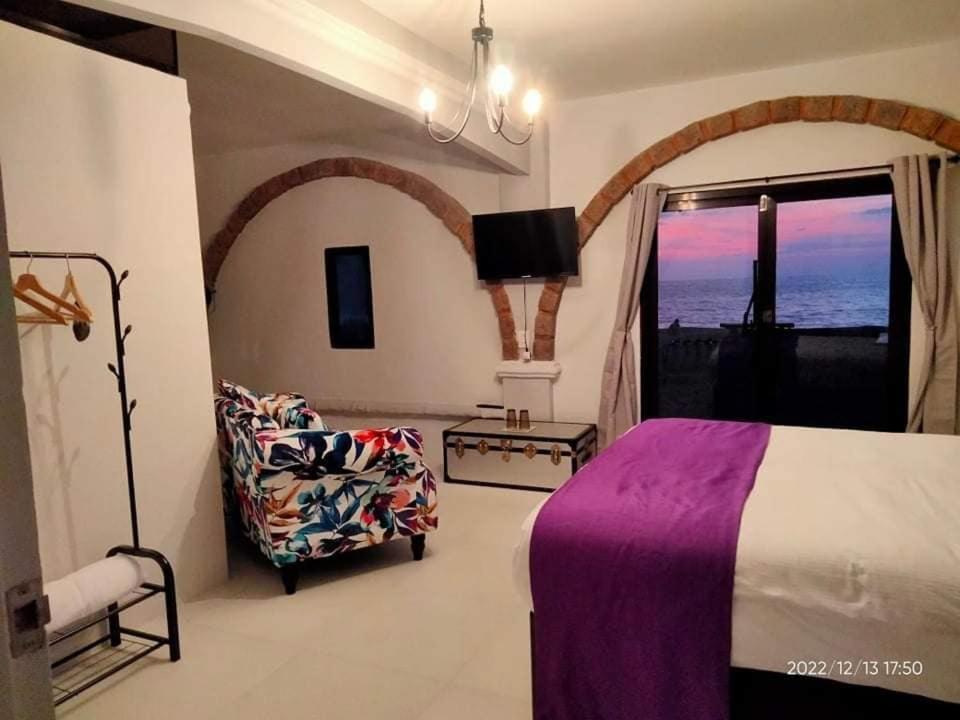 Sunbloom Beachfront Hotel And Restaurant Zambales Sinabacan Экстерьер фото