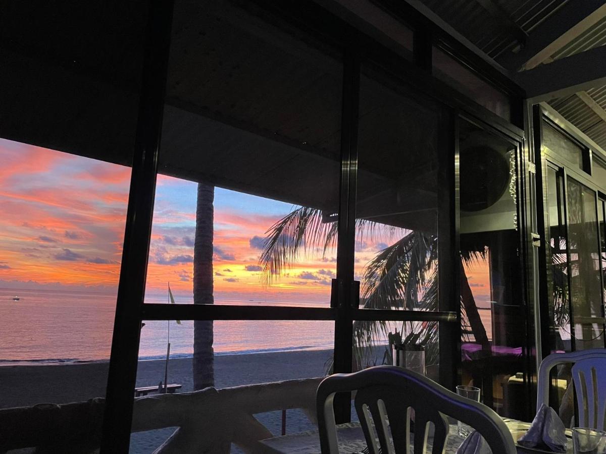 Sunbloom Beachfront Hotel And Restaurant Zambales Sinabacan Экстерьер фото